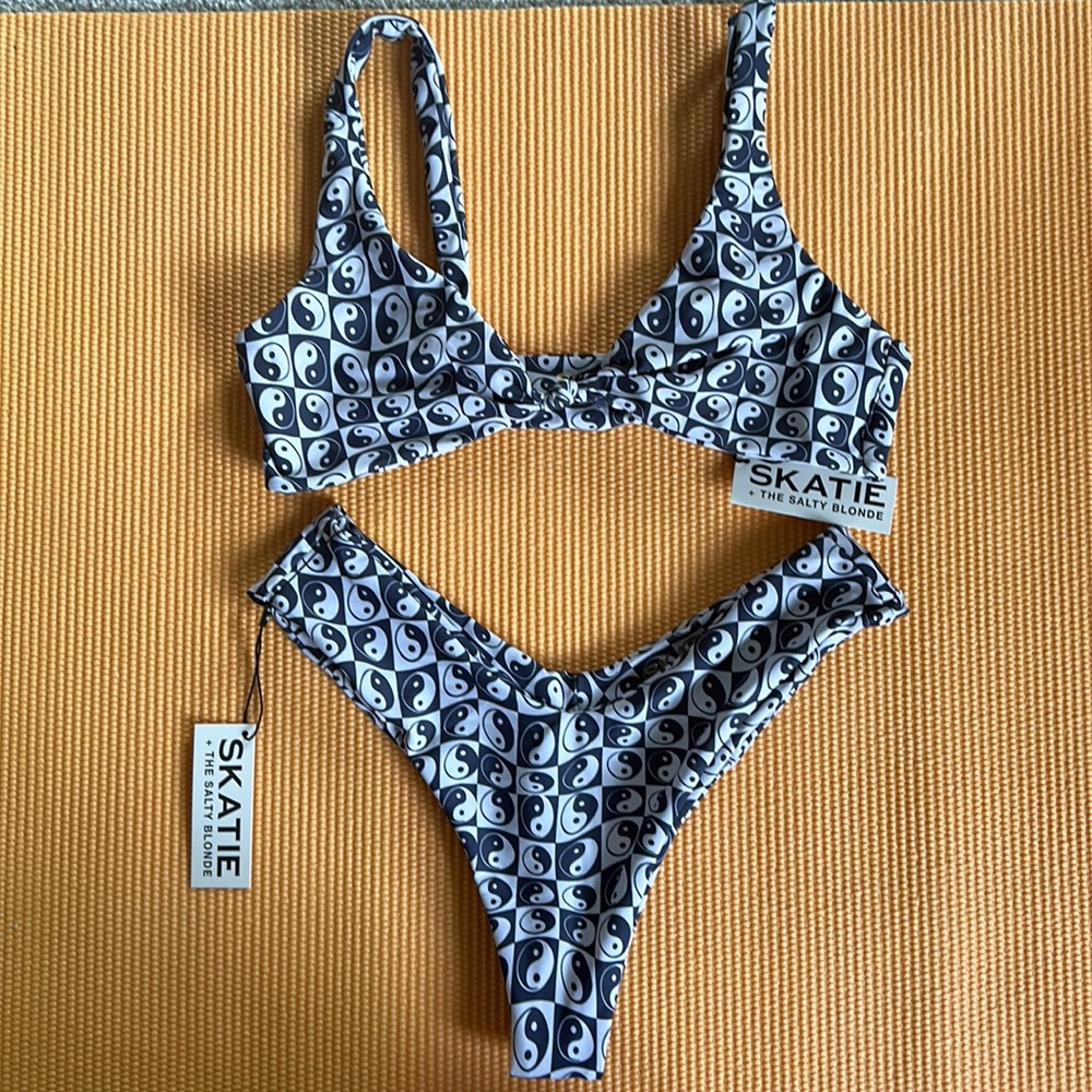 SKATIE X THE SALTY BLONDE SOLD OUT MANDI BOTTOMS-BARBADOS SIZE L(NWT NEVER WORN)